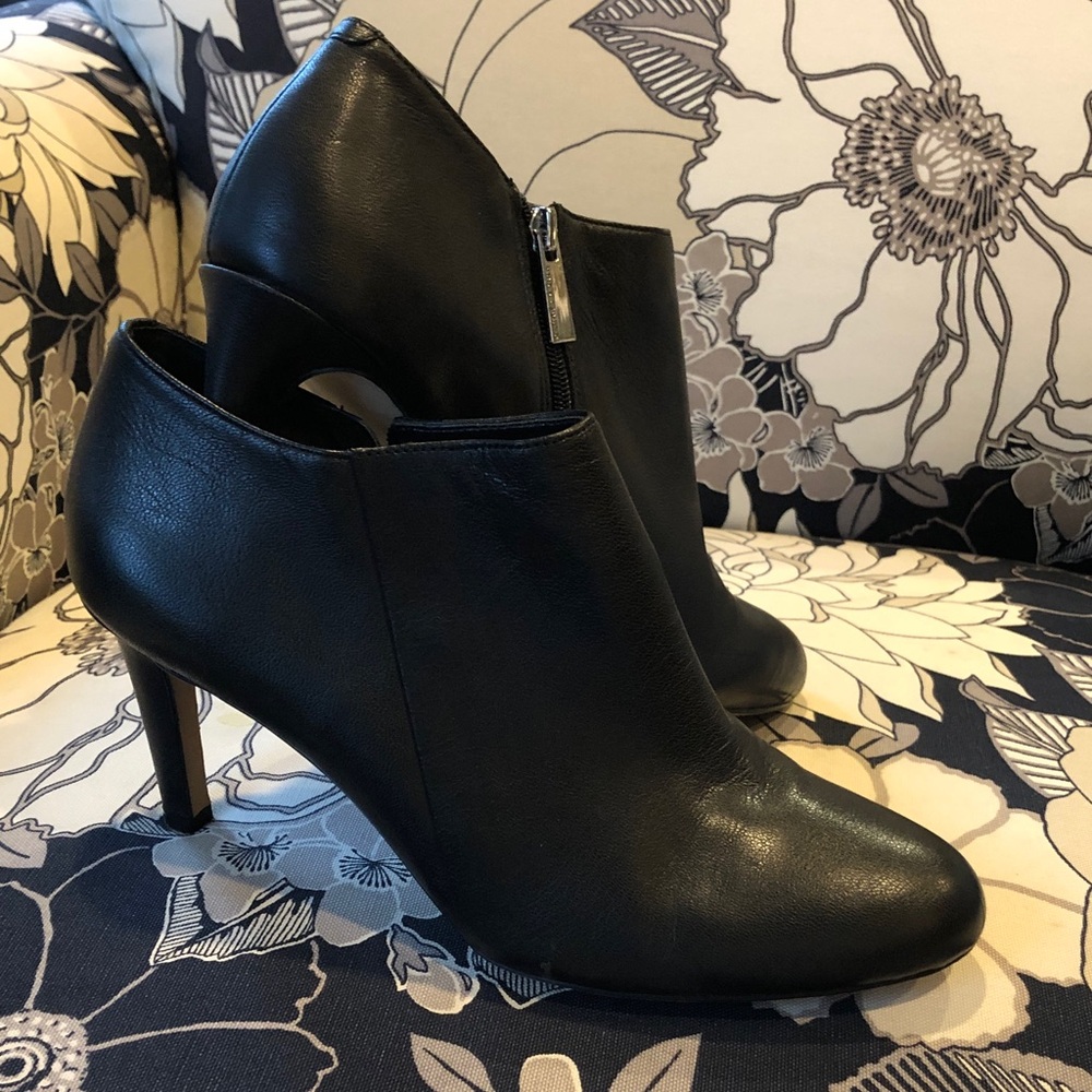 Vince Camuto Black genuine Leather Ankle Booties with Side Zip Detail